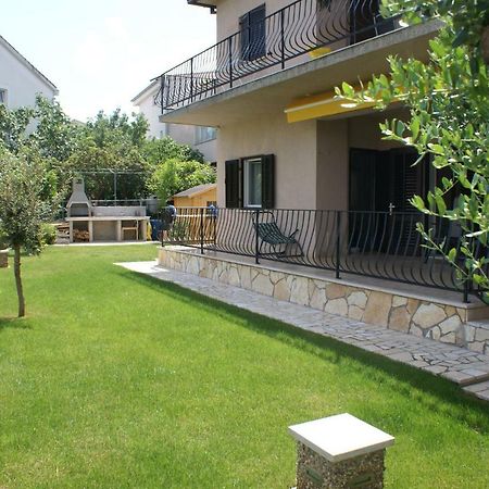 Apartmani Svjetlana Veglia Exterior foto