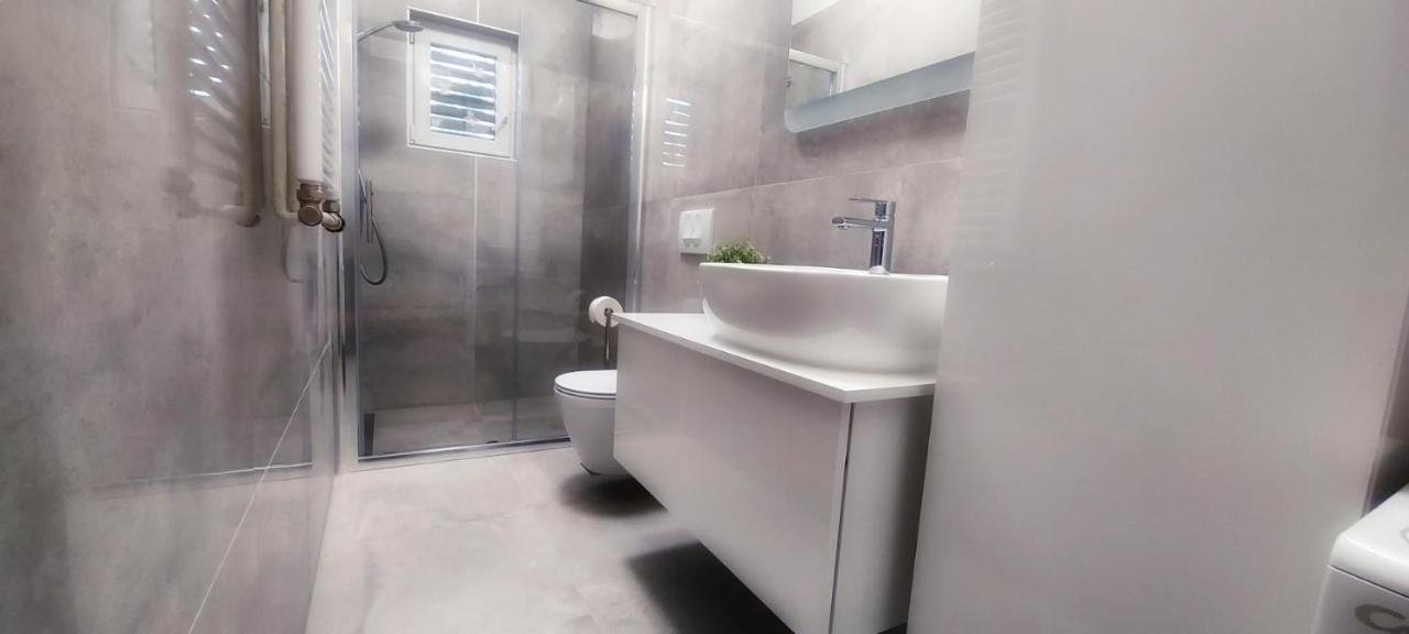 Apartmani Svjetlana Veglia Exterior foto